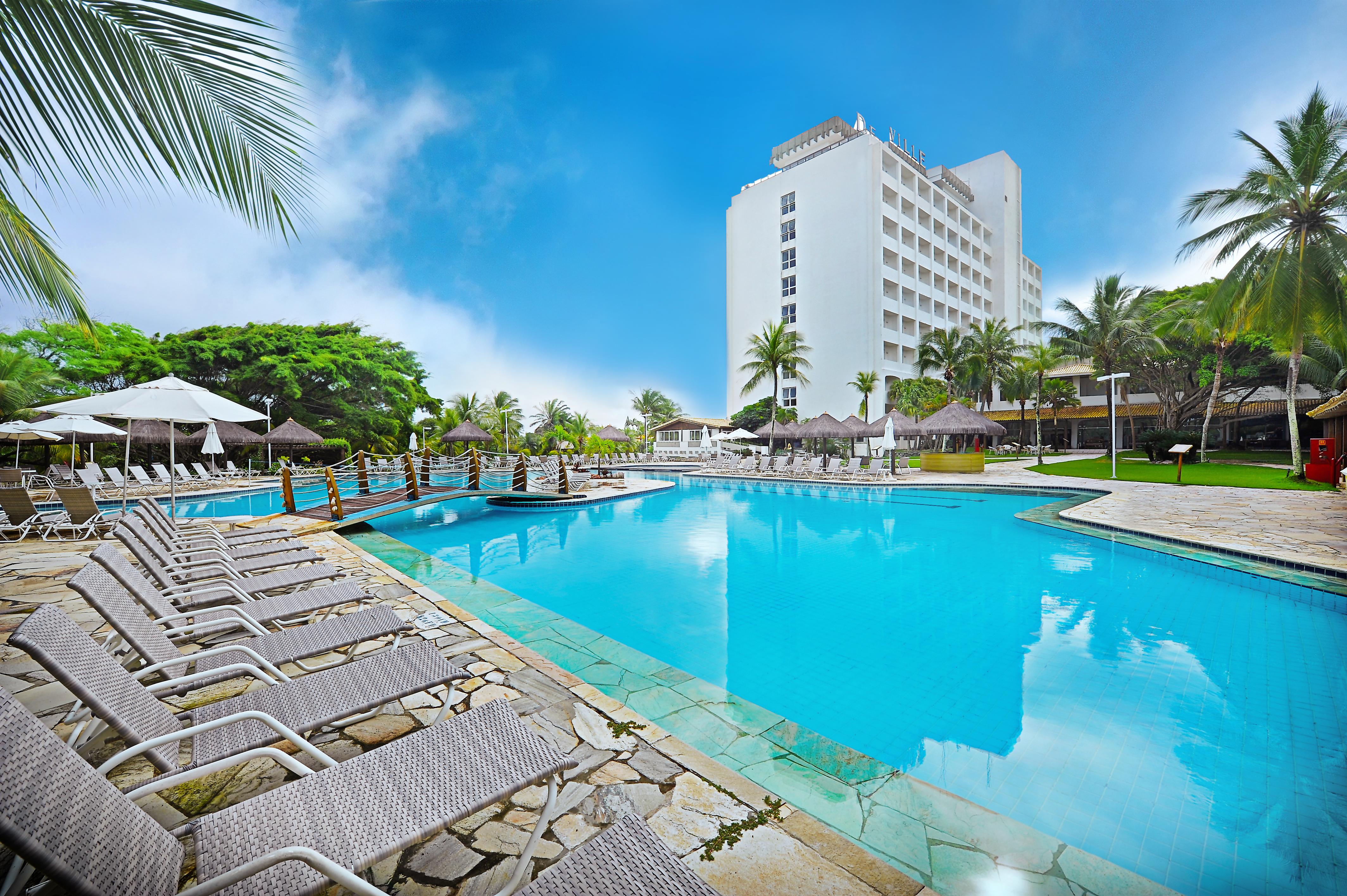 Hotel Deville Prime Салвадор Екстер'єр фото The pool at the hotel