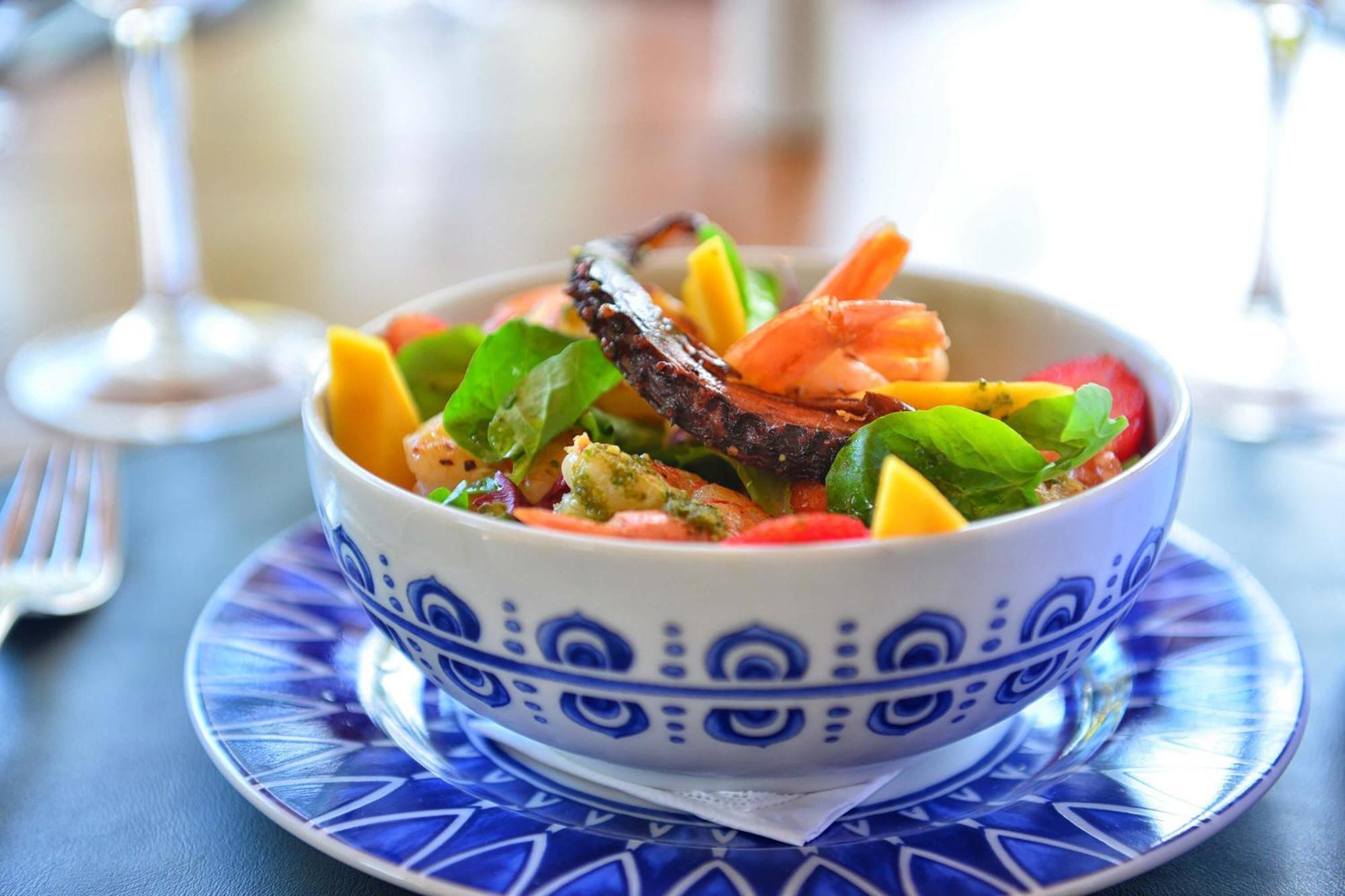 Hotel Deville Prime Салвадор Екстер'єр фото A salad with mango