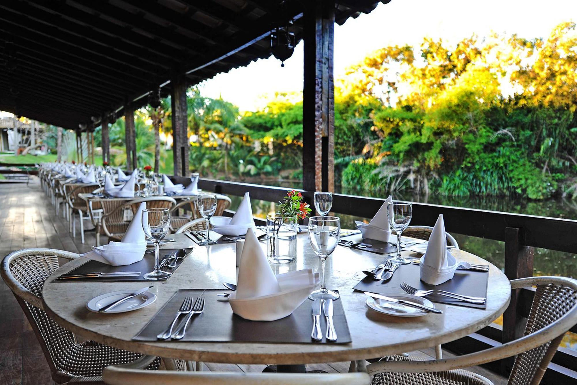Hotel Deville Prime Салвадор Екстер'єр фото The restaurant at the hotel
