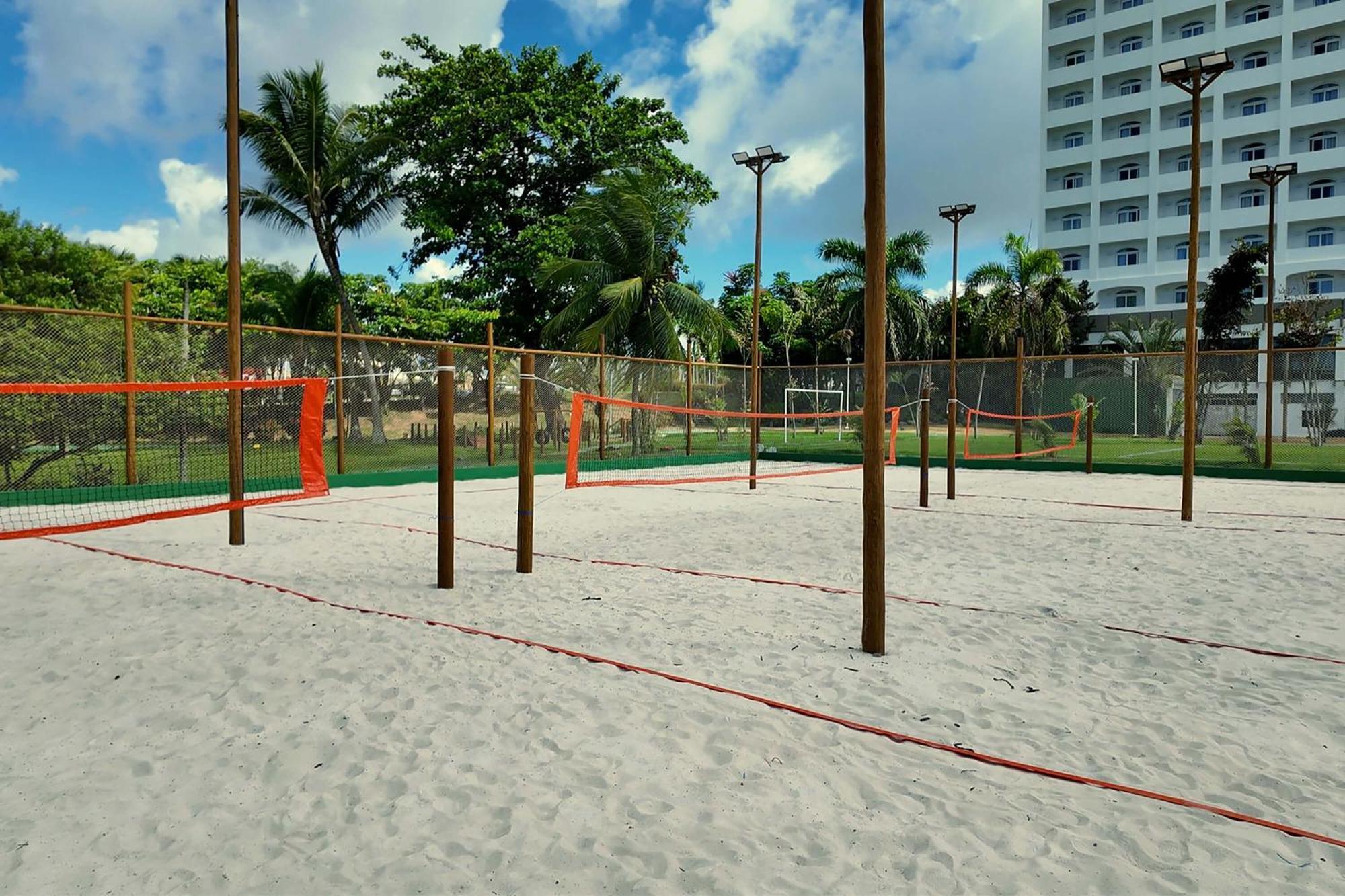Hotel Deville Prime Салвадор Екстер'єр фото A beach tennis court