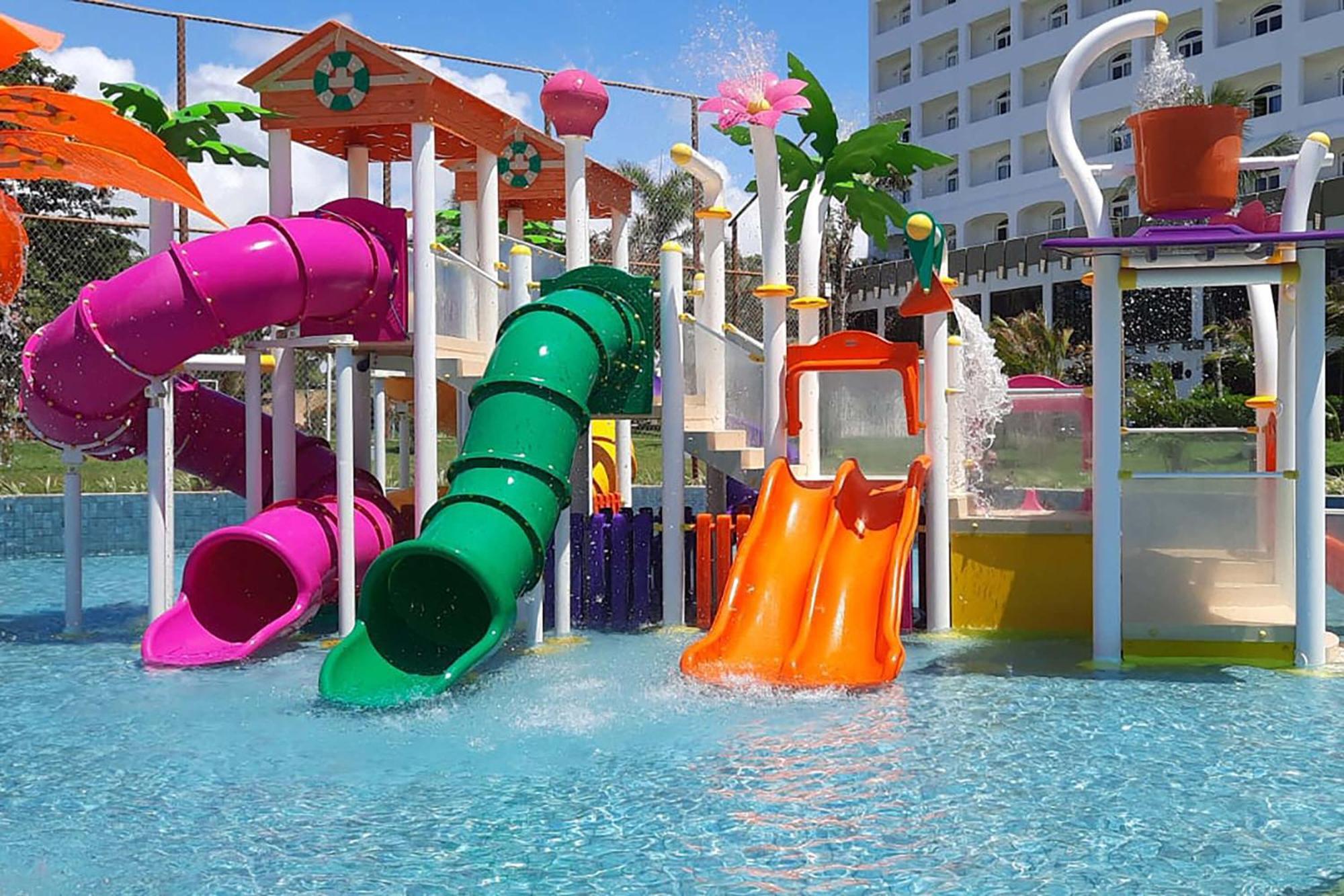 Hotel Deville Prime Салвадор Екстер'єр фото Water park